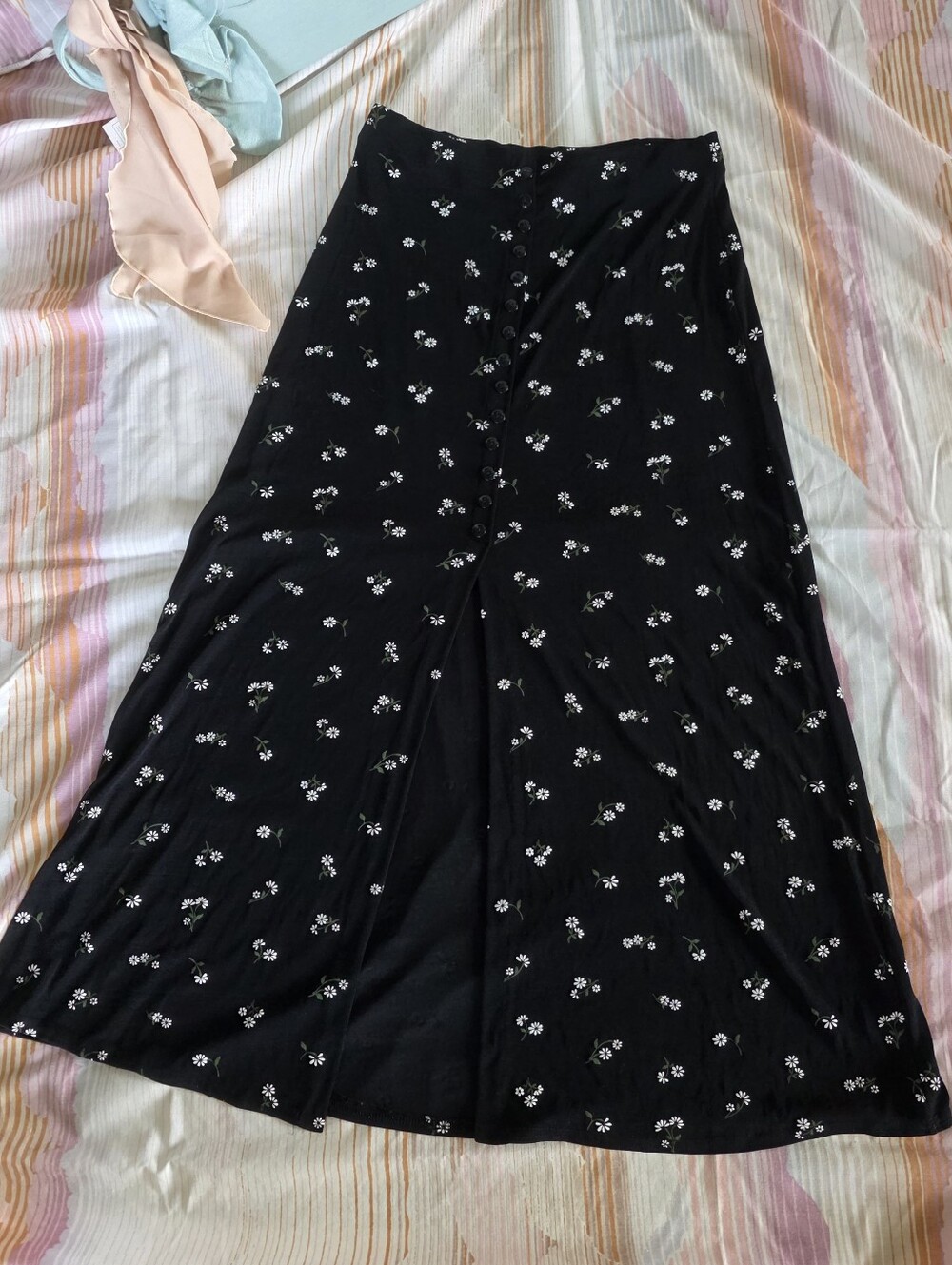 VTG Daisy Print Low Rise Maxi Skirt in Black 90s Floral Print Stretchy Skirt